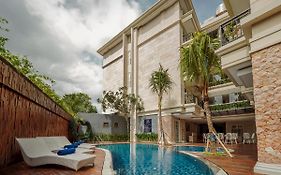 Alron Hotel Kuta Powered By Archipelago Exterior photo