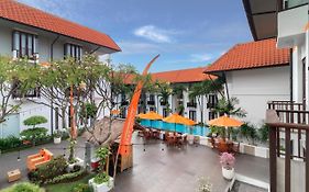 Harris Hotel Kuta Tuban Bali Exterior photo