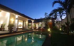 Villa In Central Seminyak Exterior photo