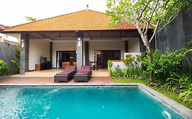 Transera Kirana Villas Seminyak Exterior photo