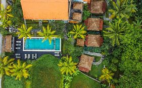 Ubud Sari Health Resort Exterior photo